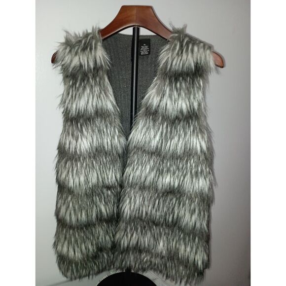 NEW DIRECTIONS, Grey Faux Fur Vest, with Knitted Back, Woman Size XL - Picture 1 of 4